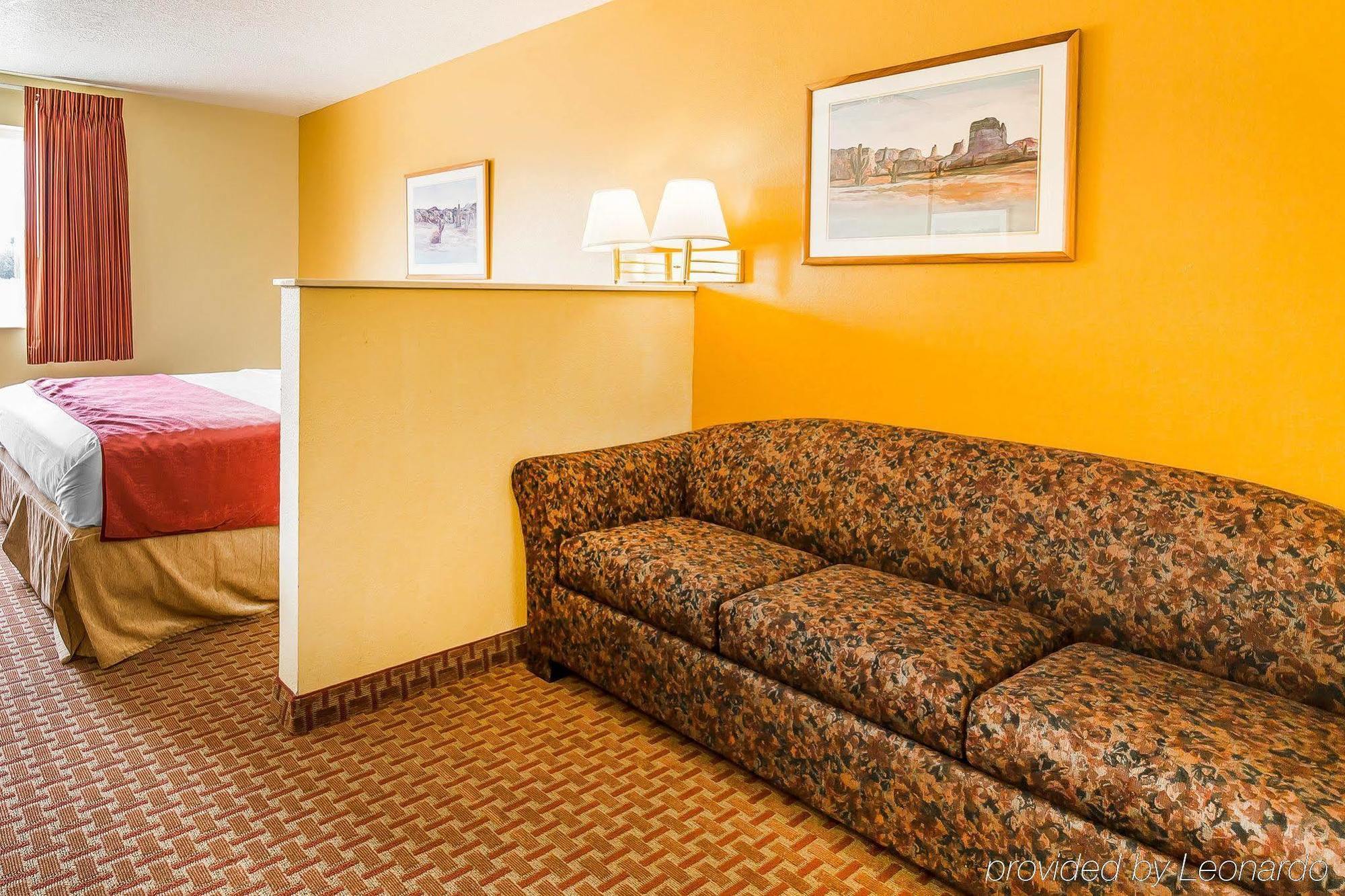 Rodeway Inn & Suites Монтичелло Экстерьер фото